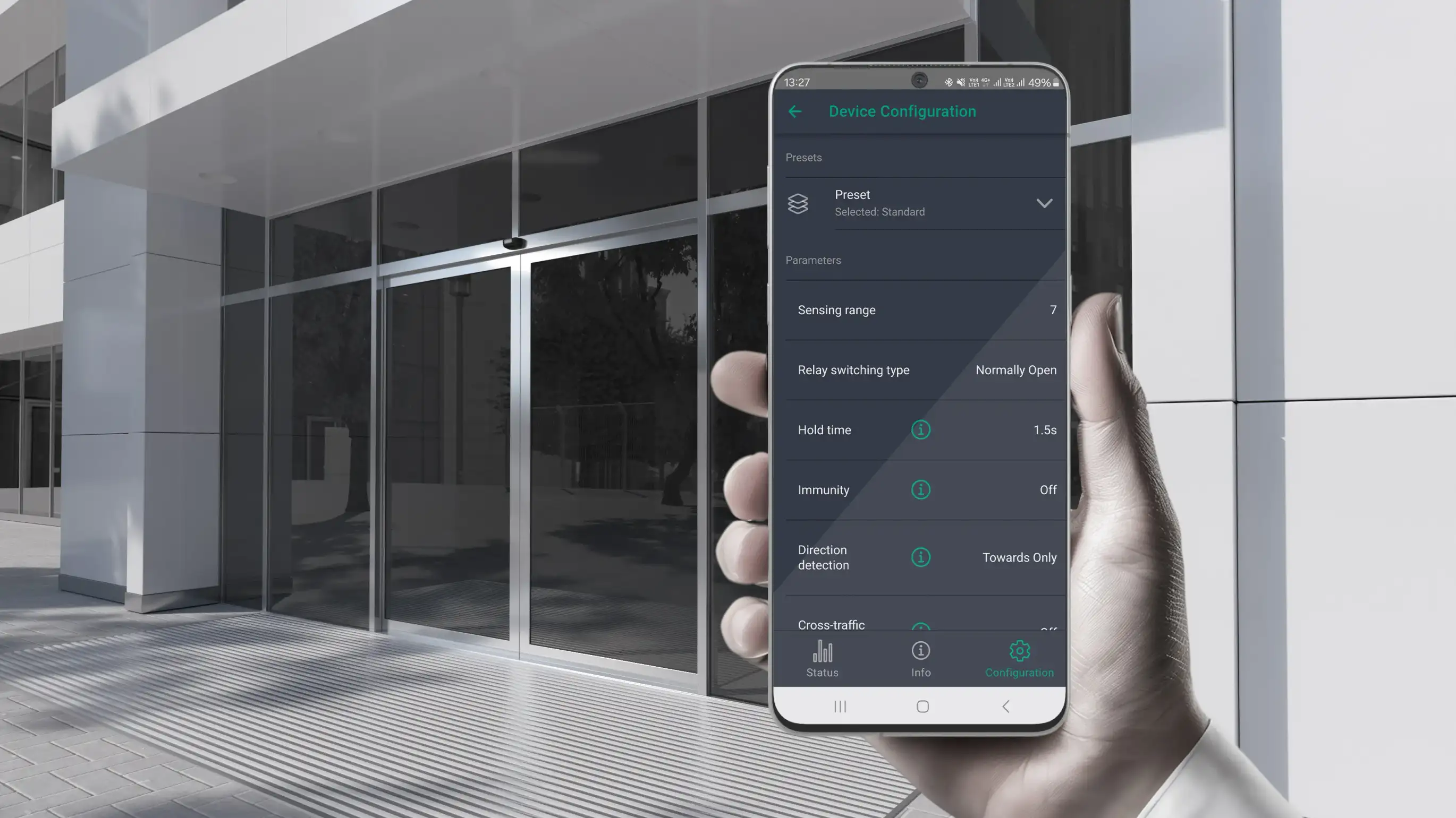 Pepperl+Fuchs RaCon-D-BLE sensor for automatic doors that features a Bluetooth function and can be configured using the RaControl app Pepperl+Fuchs RaCon-D-BLE sensor for automatic doors that features a Bluetooth function and can be configured using the RaControl app