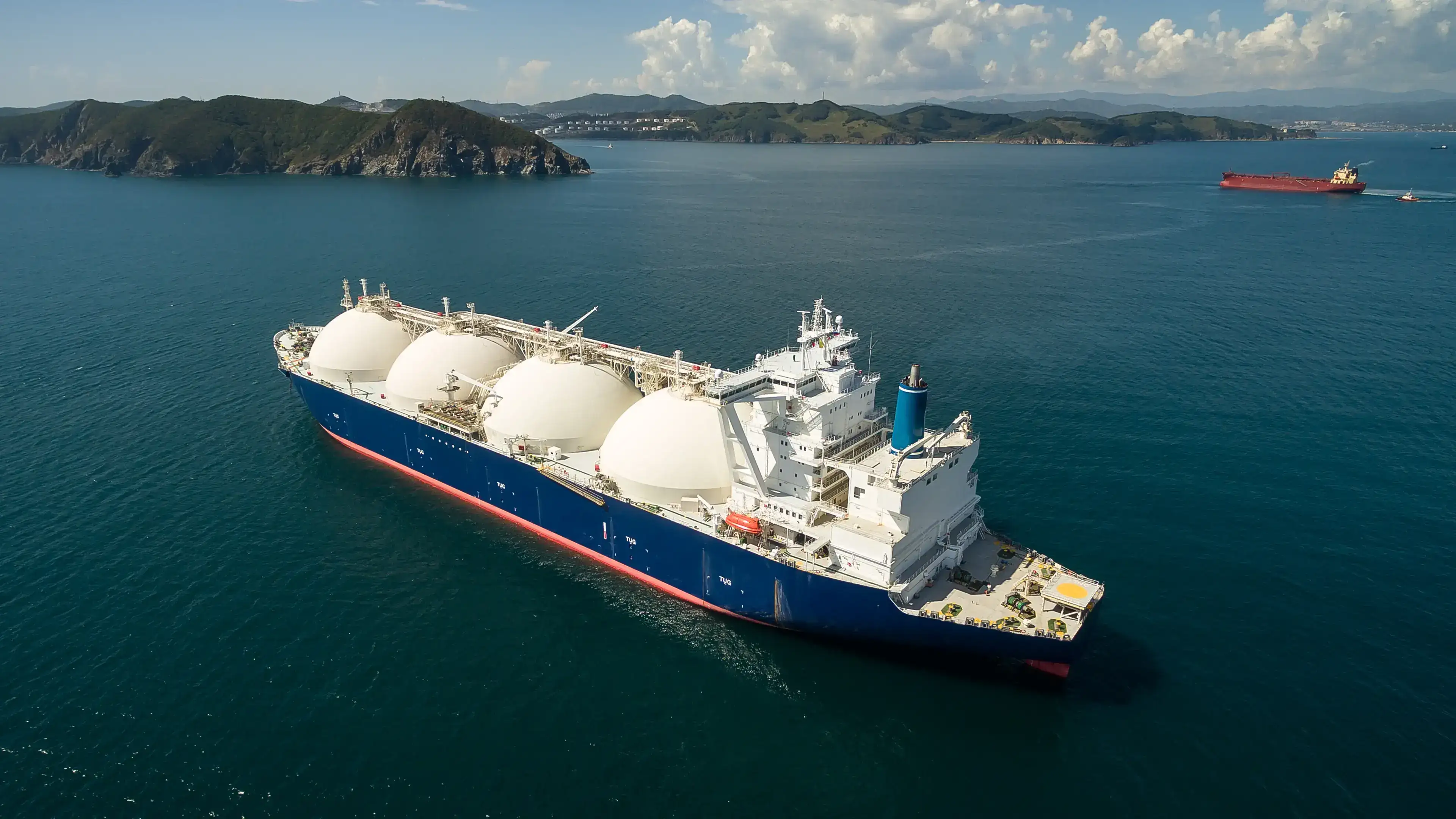 a gas tanker on the sea transporting hydrogen
