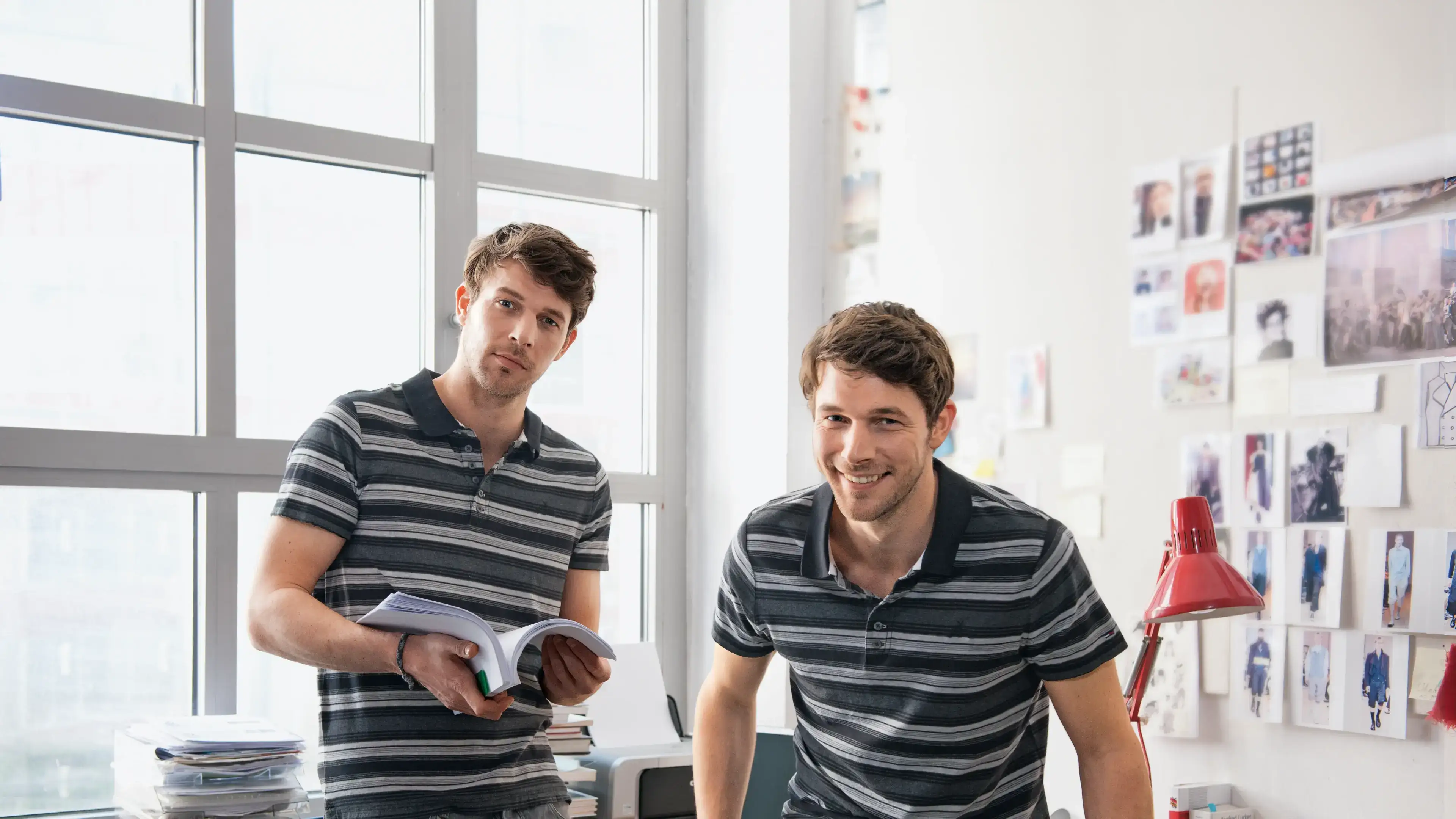 Image of twins looking for long-term prospects but also quick decisions Image of twins looking for long-term prospects but also quick decisions